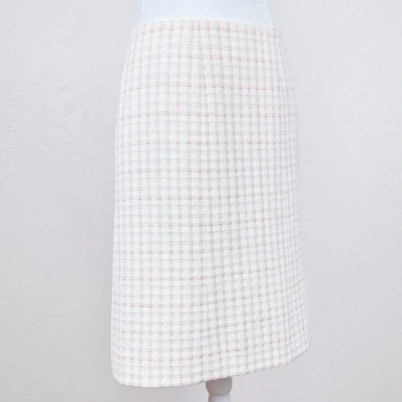 Chanel 04C 2004 Cruise Resort Ivory Fantasy Tweed B2364 Skirt Size 36 FR 4 US - Picture 2 of 16